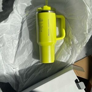 Stanley x starbucks Vibrant Green tumbler